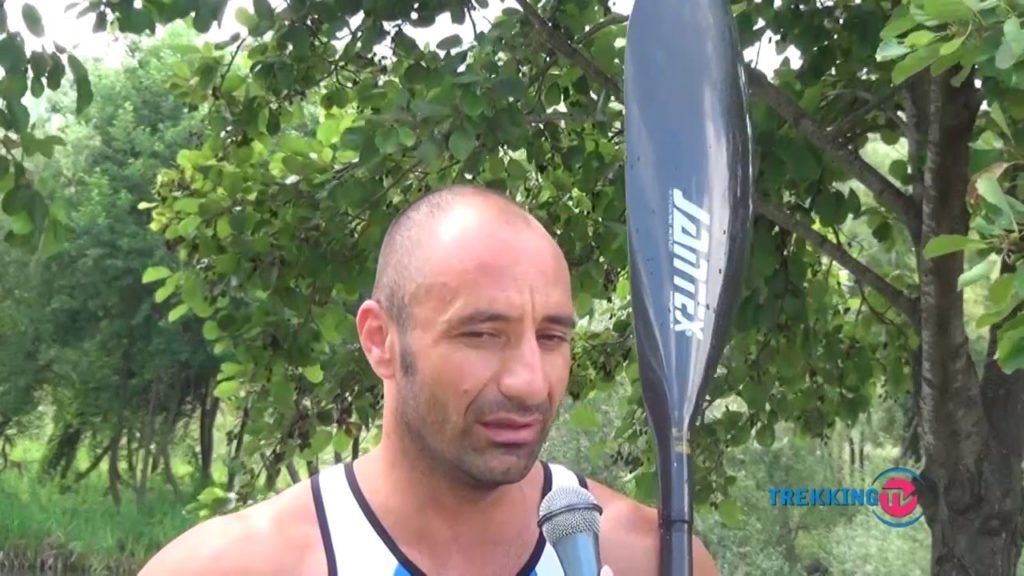 Medaglia-doro-a-Mariano-Bifano-di-Policastro-Bussentino-in-Coppa-Italia-con-il-surfski
